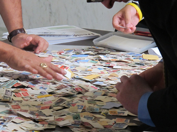 Collectors hands Rayburn 2010