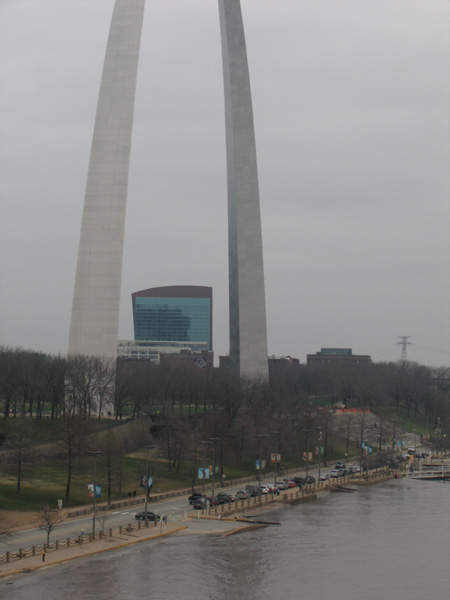 St Louis Arch March 2010 2