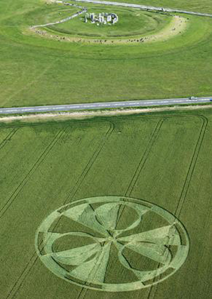 rex_crop_circles_stonehenge_nt_110801_ssv