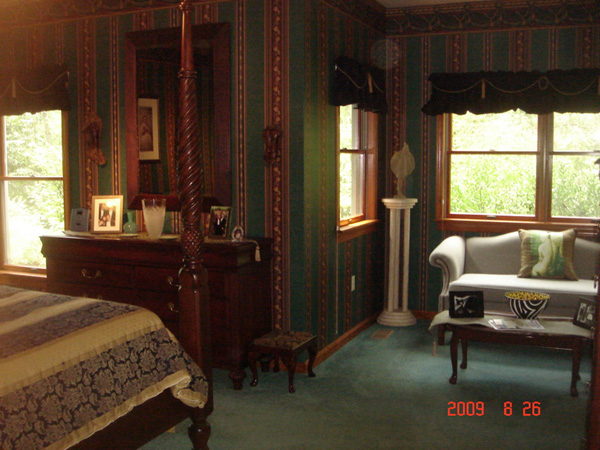 O Master Bed sitting area